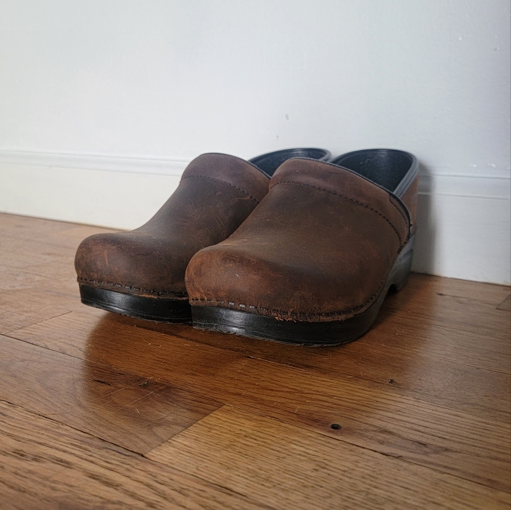 Dansko PROFESSIONAL ANTIQUE BROWN OILED